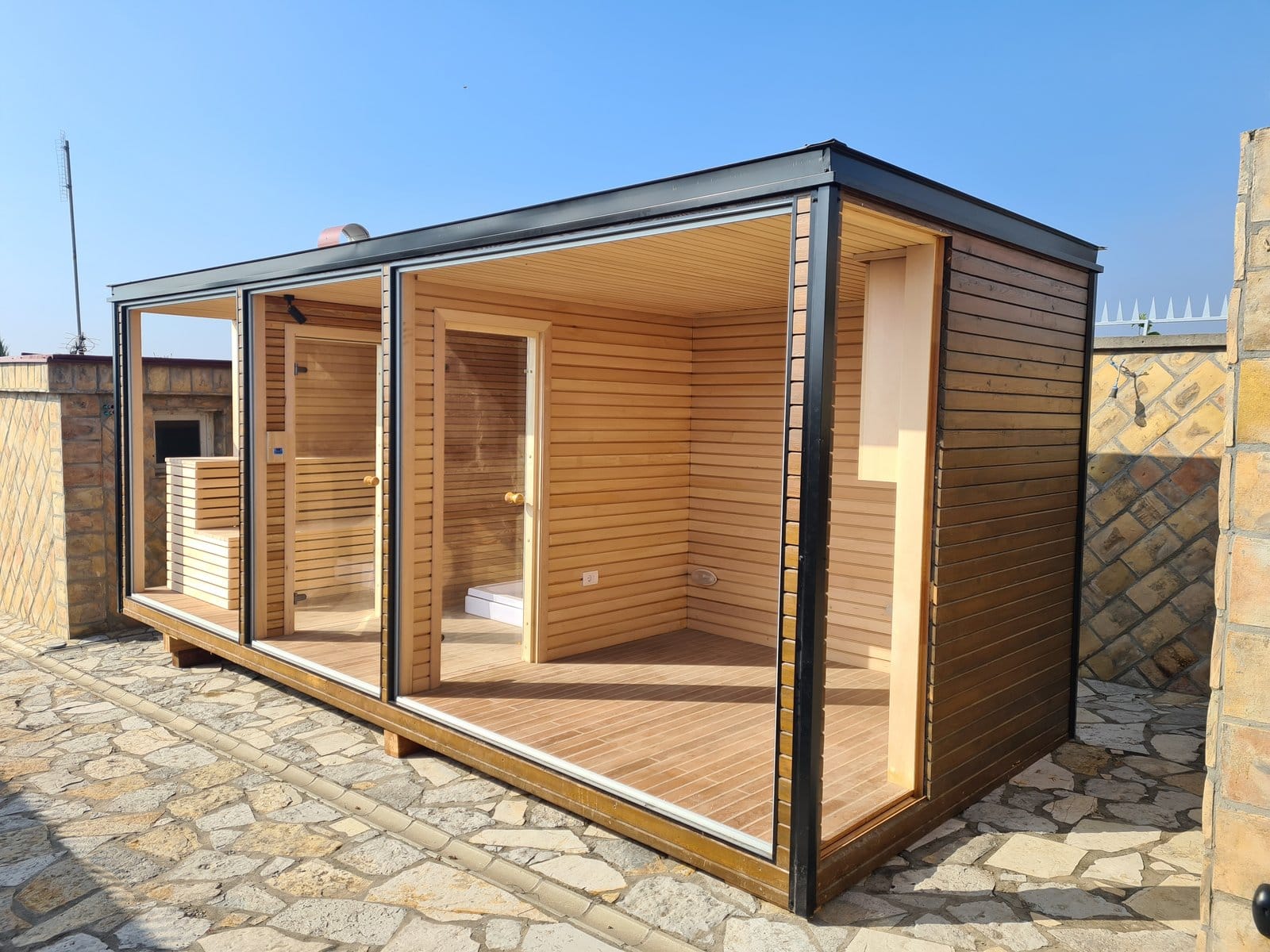 Sauna modul — pogled sa staklenom konstrukcijom