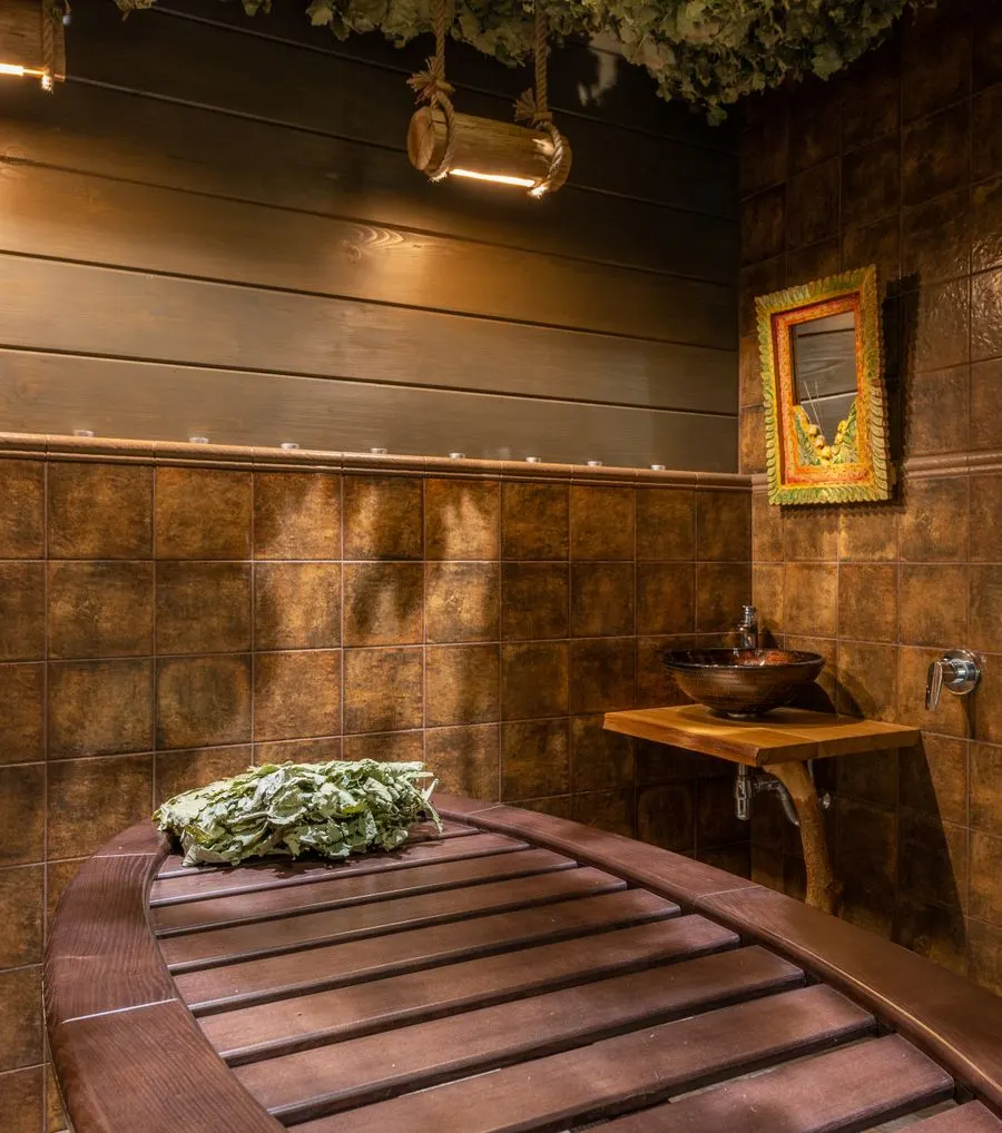 Домашняя SPA-зона с водой и натуральным деревом