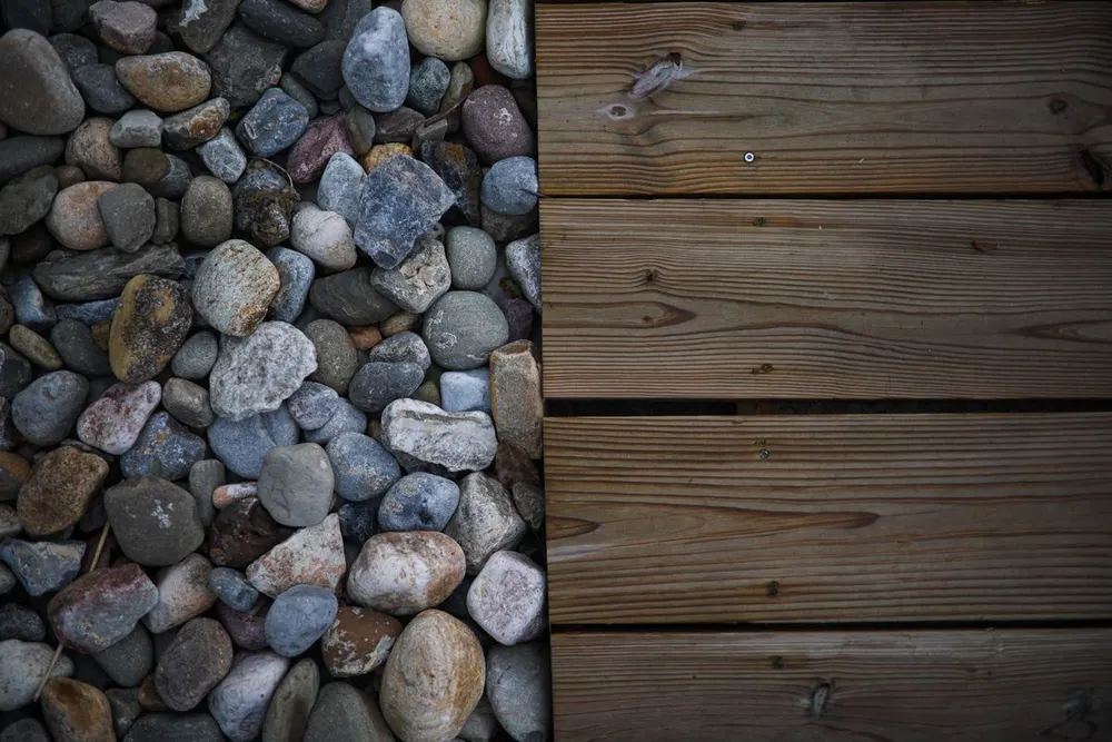 Detalj spoja dasaka i oblutaka
